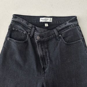 Abercrombie Curve Love Ultra High Rise Slim Straight Jean